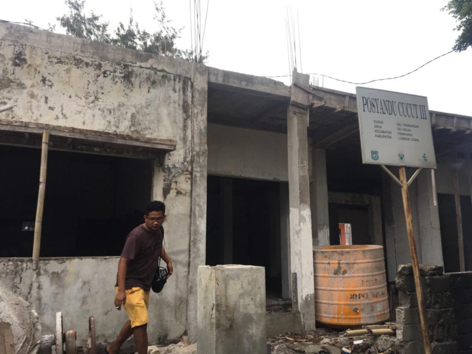 LANJUTKAN PEMBANGUNAN: Kondisi bangunan Puskesmas Gili Trawangan yang belum rampung, beberapa waktu lalu. (DOK/LOMBOK POST)