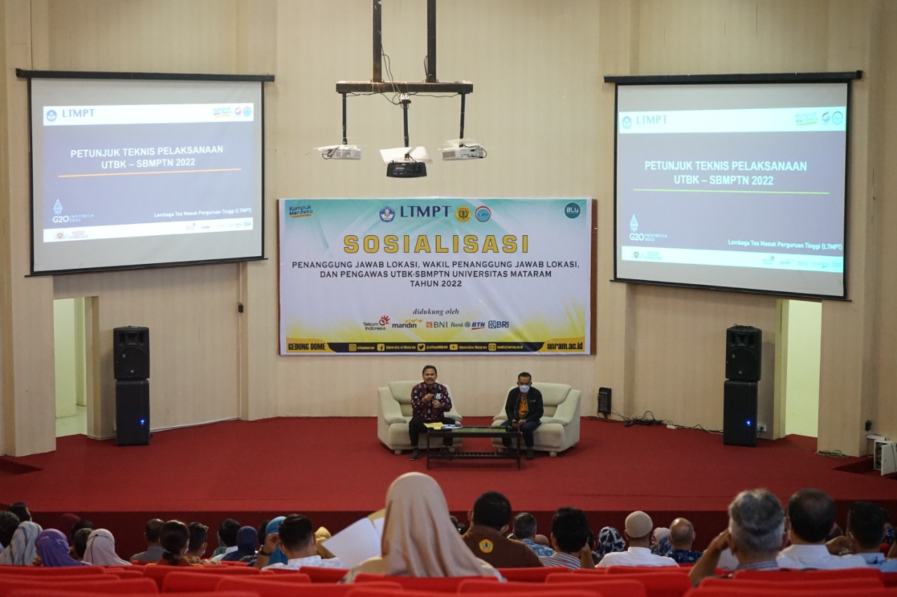 MANTAPKAN PERSIAPAN: Suasana sosialisasi penerimaan mahasiswa baru, untuk jalur UTBK-SBMPTN) di Gedung Dome Universitas Mataram, Rabu (27/4).  (Unram for Lombok Post)