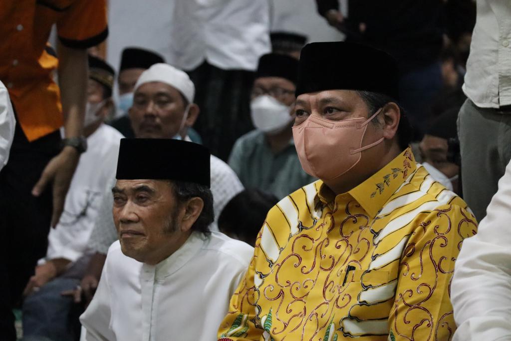 Ketua Umum DPP Partai Golkar Airlangga Hartarto menghadiri acara buka puasa dengan PPK Kosgoro 1957, Seniin (25/4/2022). Acara ini juga menghadirkan Raja Dangdut Rhoma Irama untuk memberi tausyiah.