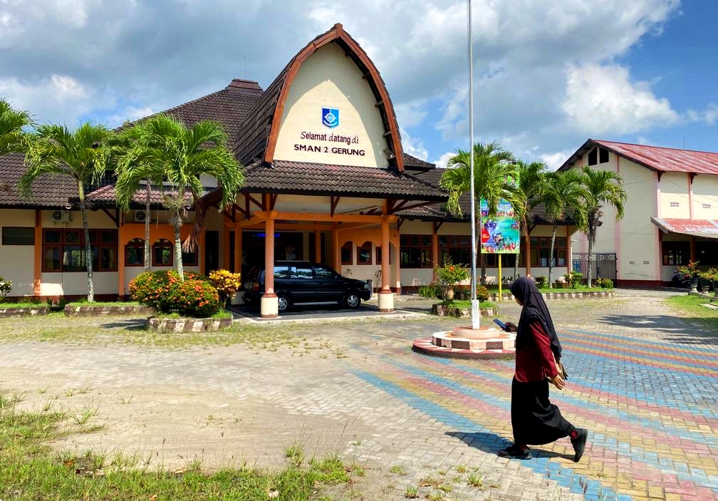 TAMPAK DEPAN: Salah satu sudut SMAN 2 Gerung, Lombok Barat, Rabu (11/5/2022).
