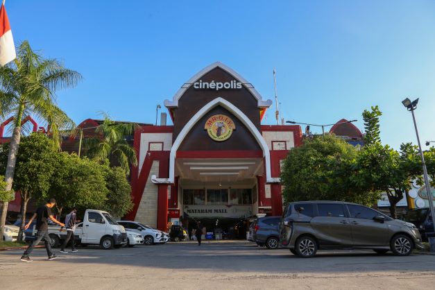 SEGERA TEREALISASI: Pemkot Mataram menyiapkan Mataram Mall menjadi mal pelayanan publik untuk melayani masyarakat.( TONI/LOMBOK POST)