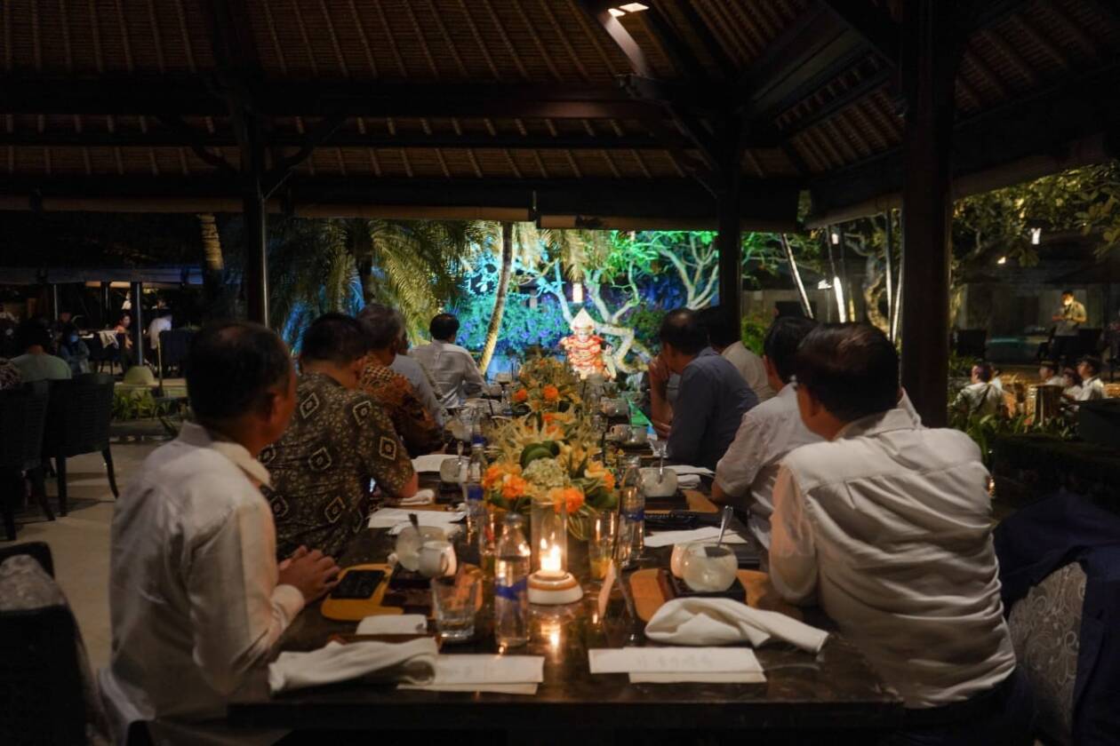 Para Menteri Ekonomi ASEAN telah tiba di Jimbaran, Bali untuk menghadiri Pertemuan ASEAN Economic Ministers’ (AEM) Special Meeting pada 17–18 Mei 2022. Kehadiran para menteri ekonomi ASEAN disambut eksotisme tarian tradisional Bali dan hidangan kuliner nu