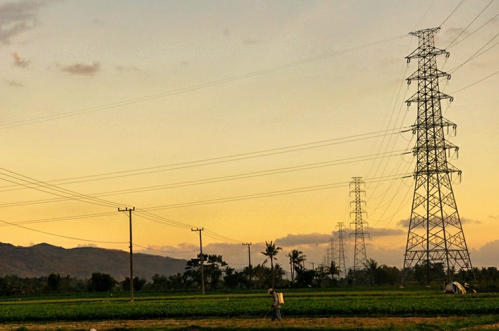 Deretan tapak tower jalur transmisi looping sistem tegangan tinggi 150 kV Lombok. (Istimewa)