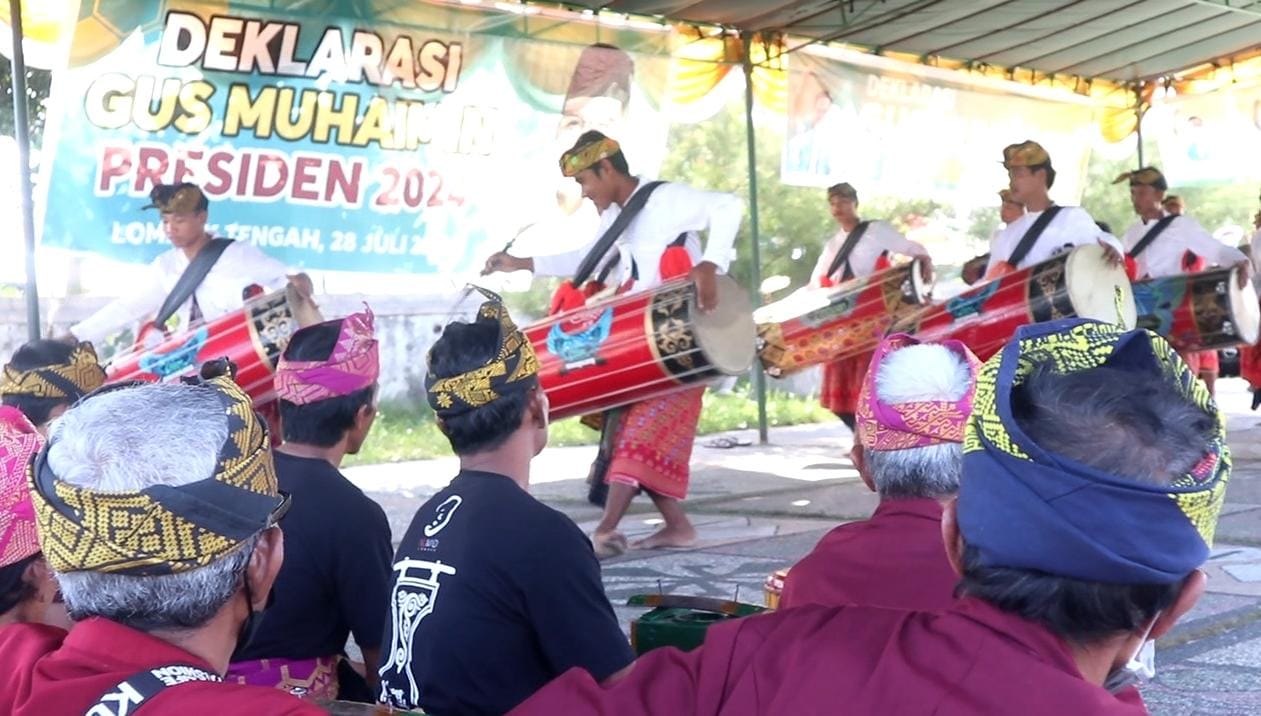 MERIAH: Komunitas Adat Sasak deklarasikan dukungan pada Ketua Umum PKB Muhaimin Iskandar sebagai Capres 2024, kemarin (28/7)
