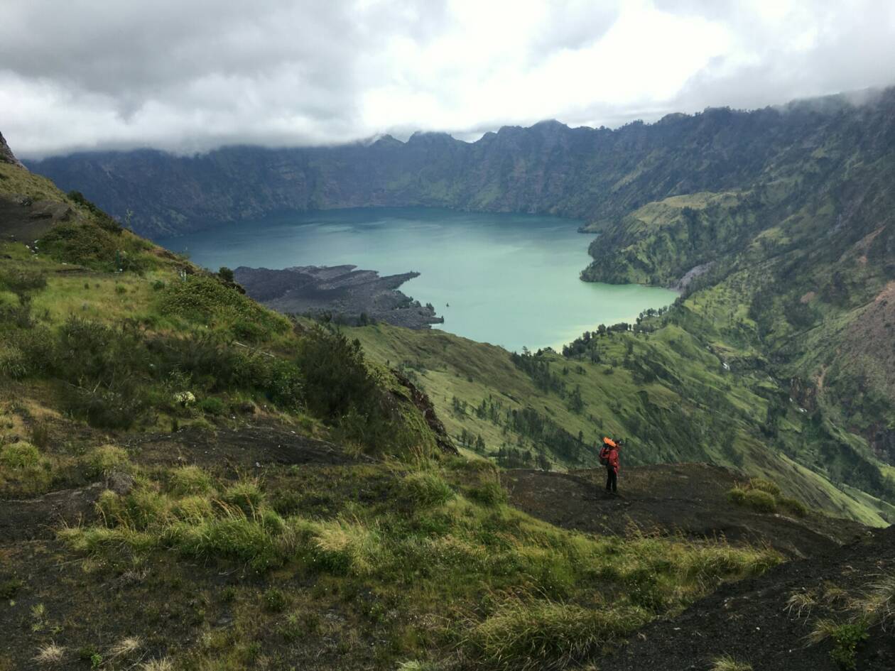 BERHARAP DAMPAK POSITIF: Panorama alam Gunung Rinjani menarik investor untuk membangun kereta gantung, yang diharapkan membawa dampak positif bagi masyarakat dan daerah.