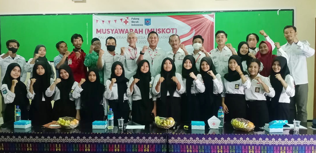 TERPILIH KEMBALI: Direktur RSUD Provinsi NTB HL Herman Mahaputra terpilih menjadi Ketua PMI Kota Mataram berdasarkan hasil musyawarah kota, Kamis (25/8).( IST/LOMBOK POST)