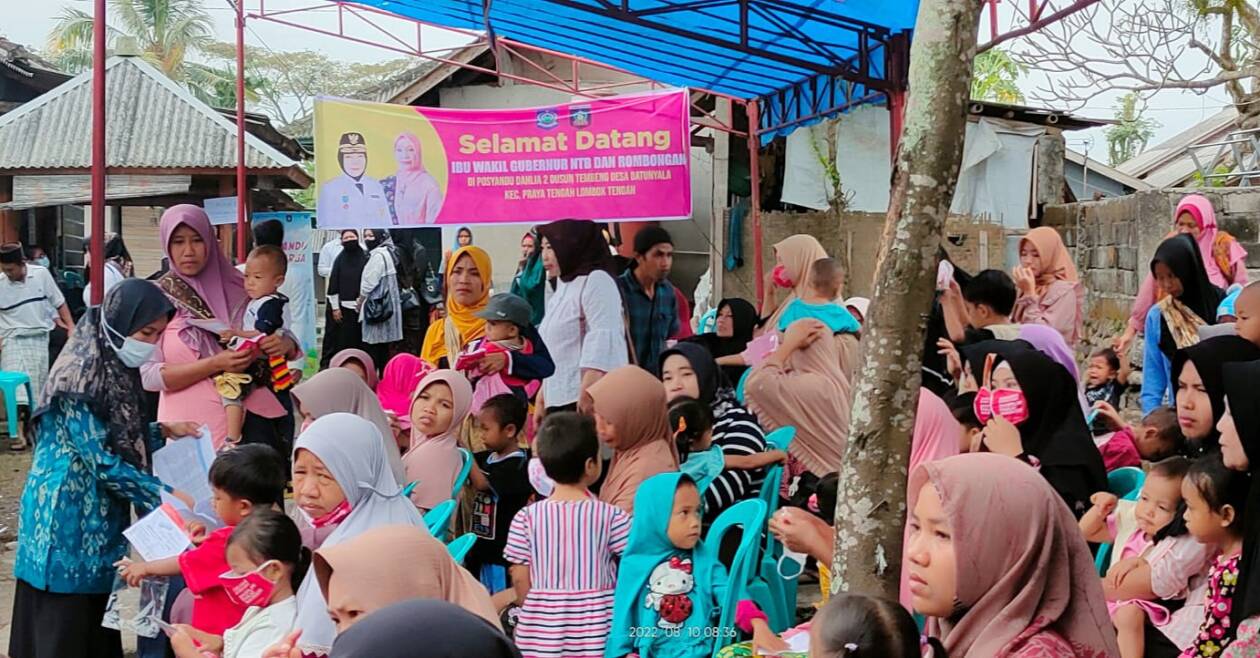 HARUS RUTIN: Penimbangan dan pengukuran saat Posyandu menjadi salah satu upaya untuk mencegah stunting di Kota Mataram. (Ist/Lombok Post)