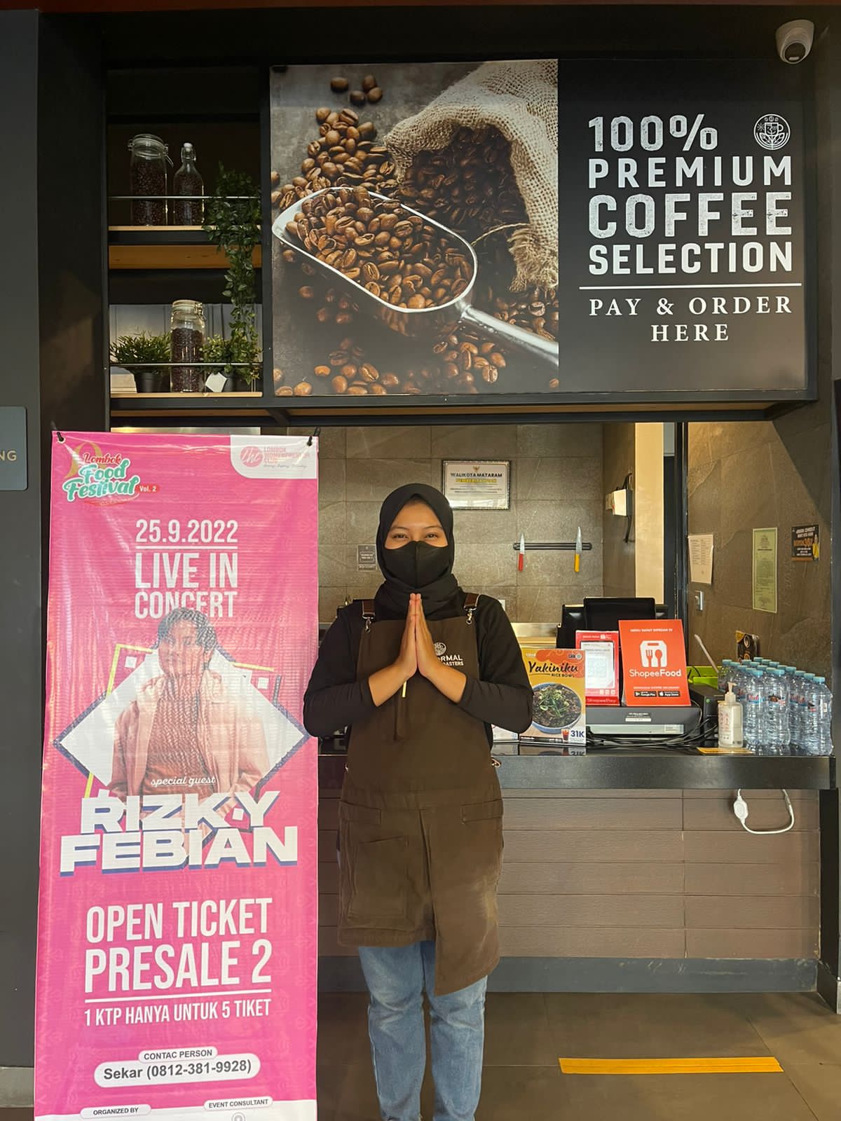 OFFICIAL TICKET: Upnormal Coffe Lombok, salah satu penyedia tiket konser Rizky Febian pada event Lombok Food Festival, kemarin. (LWC For Lombok Post)