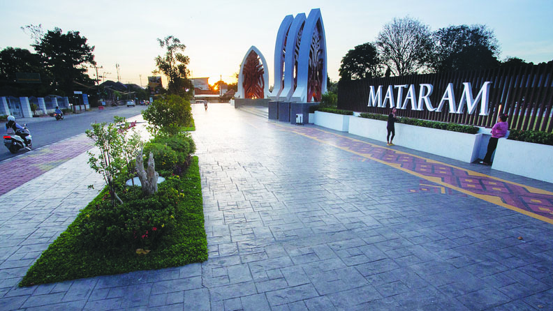 IKON KOTA MATARAM: Plaza selatan Taman Sangkareang bakal menjadi lokasi Sangkareang Fashion Week untuk memeriahkan HUT Kota Mataram ke-29. (Foto: Ivan/Lombok Post)