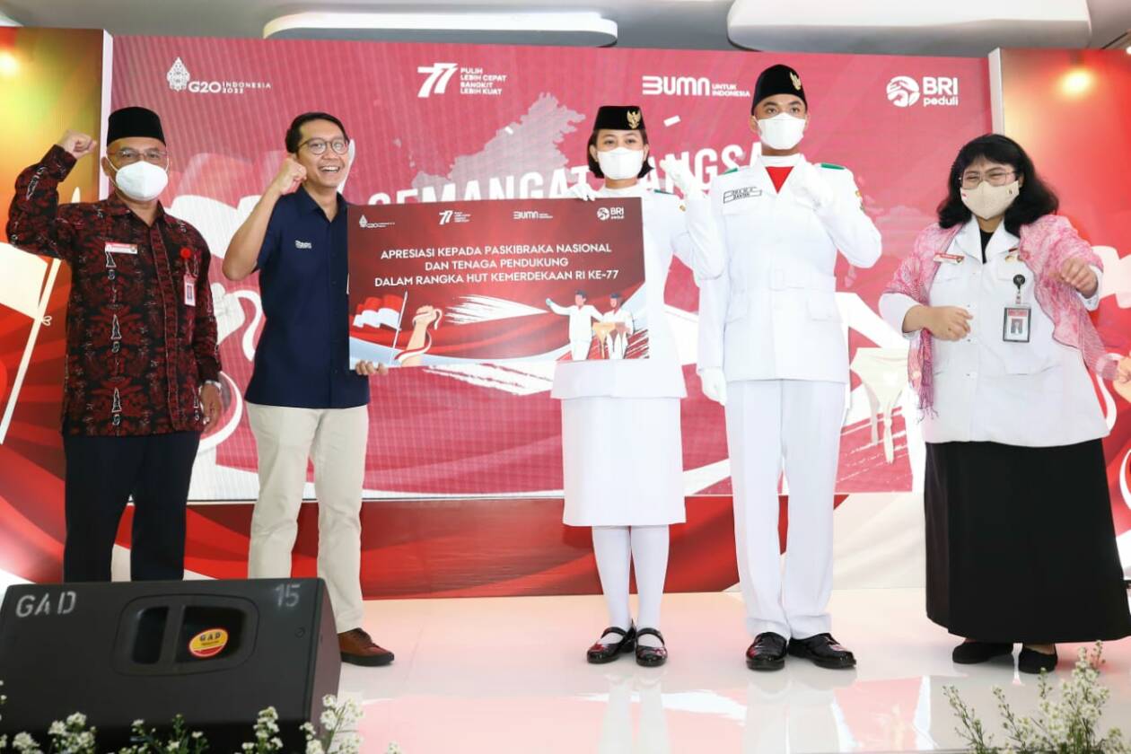 Dalam rangka memaknai Hari Kemerdekaan Republik Indonesia (RI) yang ke-77 dengan semangat untuk bangkit dan berbagi, PT Bank Rakyat Indonesia (Persero) Tbk atau BRI memberikan apresiasi kepada 68 Paskibraka Nasional dan 44 Tenaga Pendukung yang telah meny