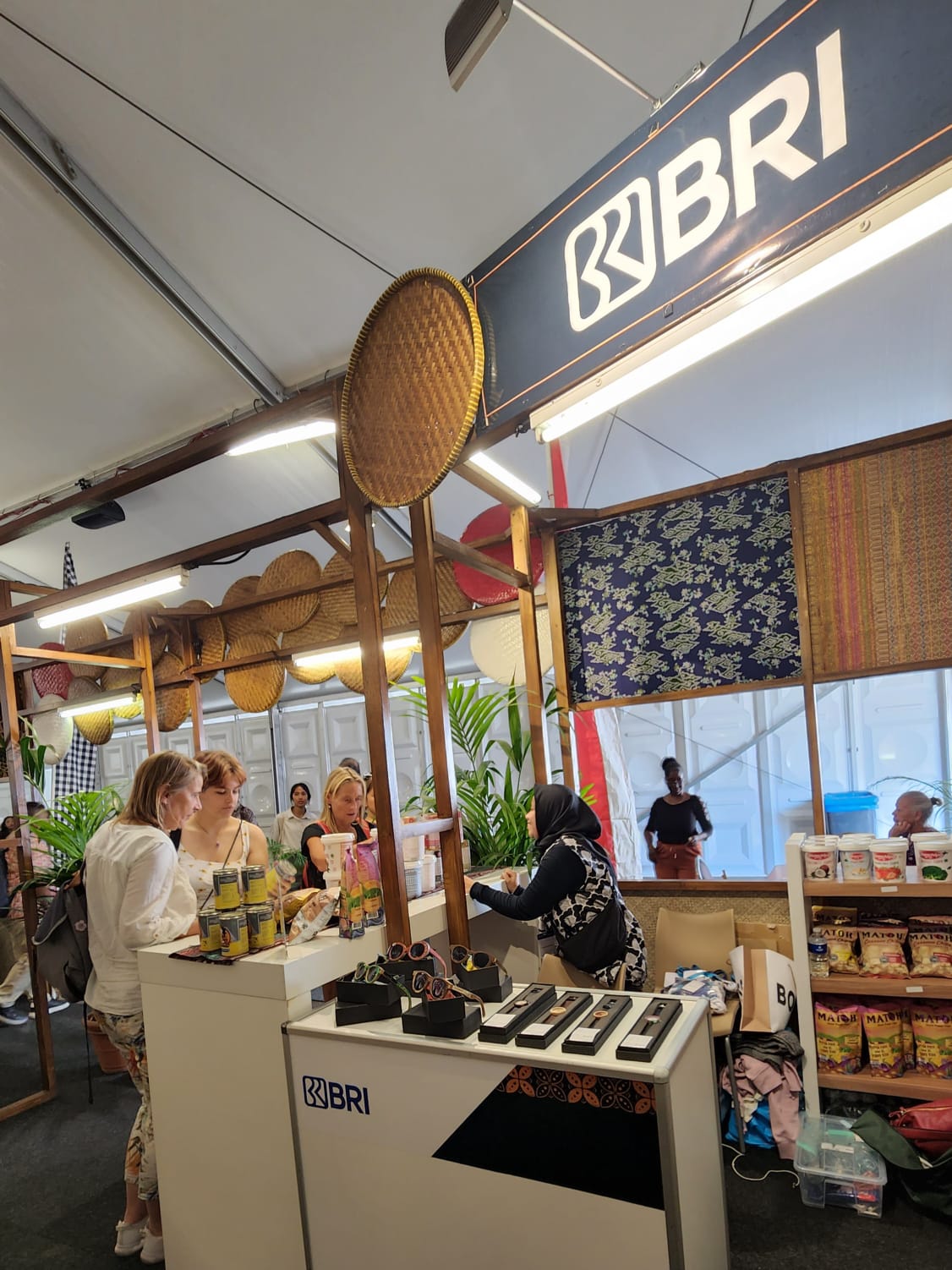 BRI membawa produk-produk pelaku UMKM binaan untuk menampilkan keunikan produknya dalam Festival Budaya Indonesia-Eropa Bernama “Tong-Tong Fair”. Festival ini telah hadir sejak tahun 1959 di Belanda. Di tahun ini, Tong-Tong Fair digelar mulai 1 September