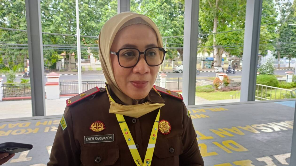 Wakajati NTB Enen Saribanon. (Foto: Harli/Lombok Post)