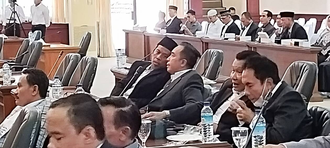 Anggota DPRD NTB H Mori Hanafi perdana ikut hadir di ruang sidang DPRD NTB, Rabu (14/9/2022) sore. (Dewi/Lombok Post)