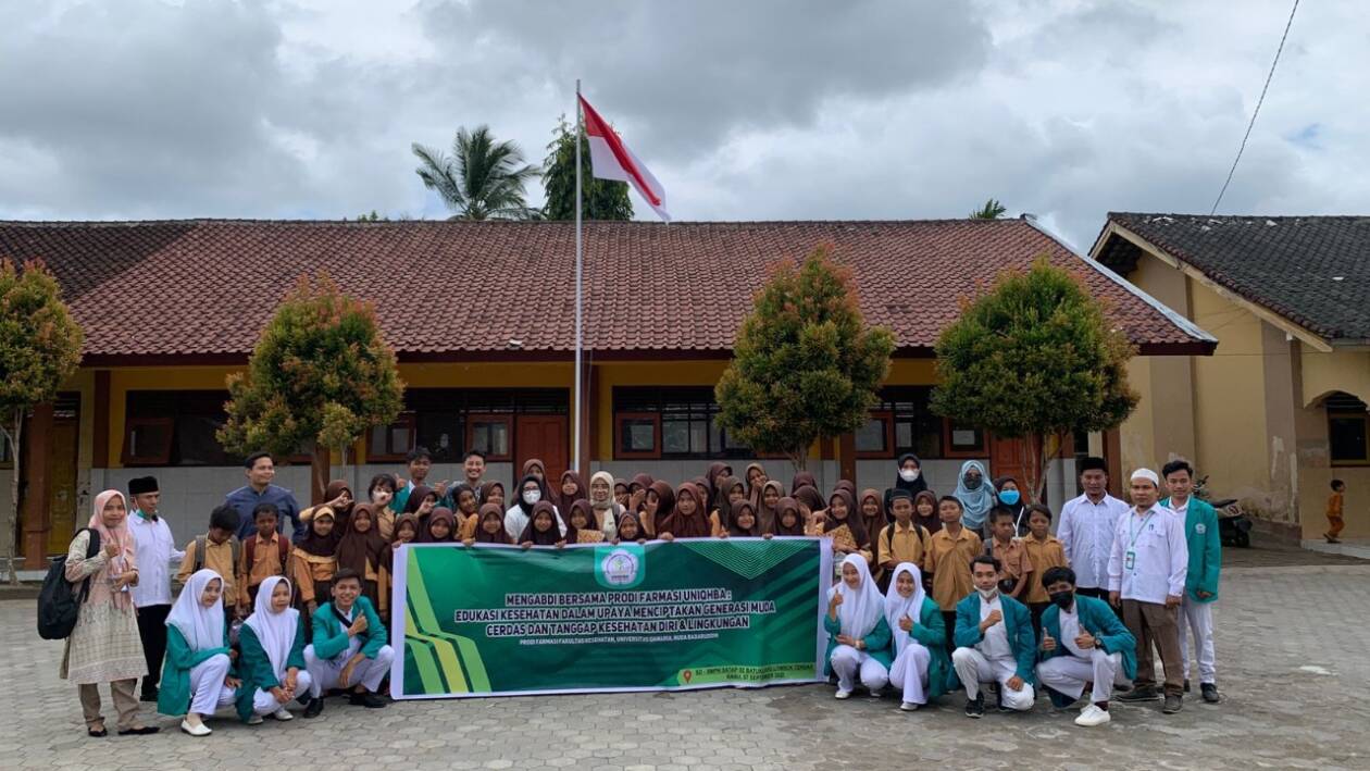 EDUKASI KESEHATAN: Program Studi Farmasi Fakultas Kesehatan Universitas Qamarul Huda Badaruddin Bagu (Uniqhba) melaksanakan Pengabdian Kepada Masyarakat (PKM), di SD dan SMPN O2 Satap, Selebung, Batukliang Lombok Tengah, beberapa waktu lalu.