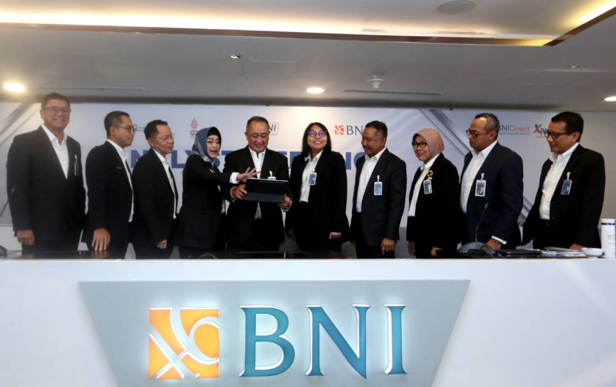 Dari kiri ke kanan Direktur Technology & Operations BNI Toto Prasetio, Direktur Network & Services BNI Ronny Venir, Direktur Risk Management BNI David Pirzada, Wakil Direktur Utama BNI Adi Sulistyowati, Direktur Utama BNI Royke Tumilaar, Direktur Finance