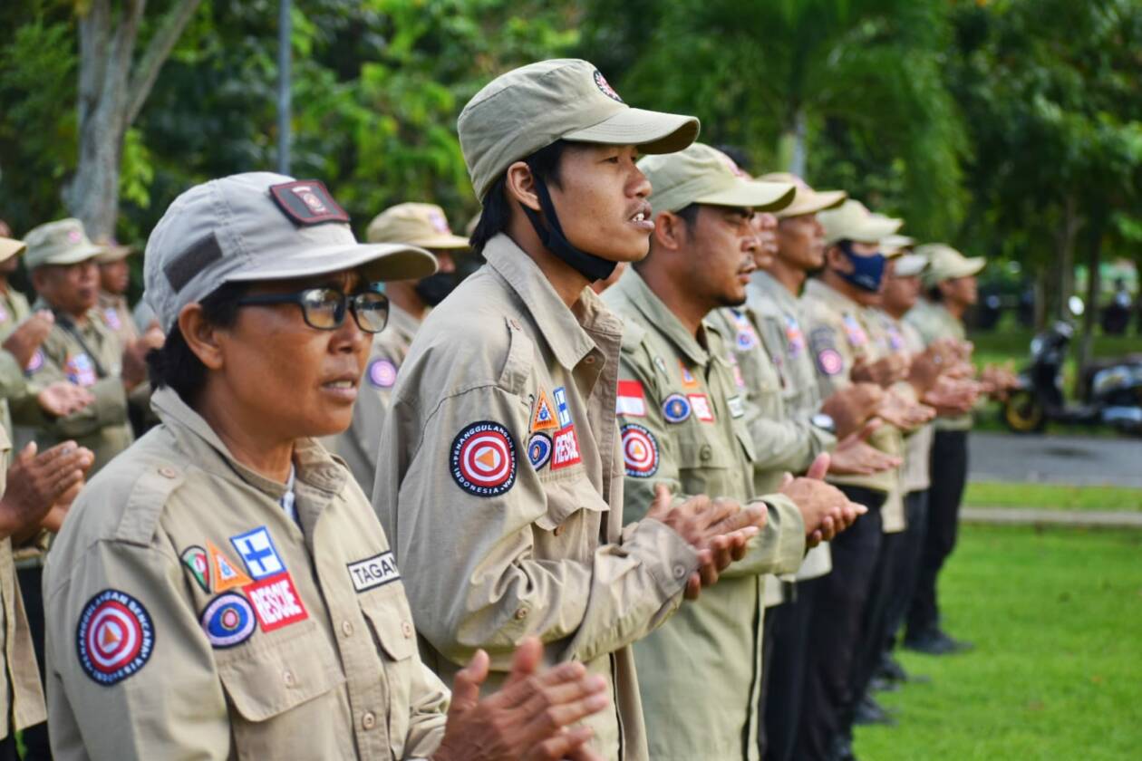 APEL SIAGA: Ratusan Tagana disiagakan Dinsos NTB agar bergerak cepat ketika terjadi bencana di Provinsi NTB. (Didit/Lombok Post)