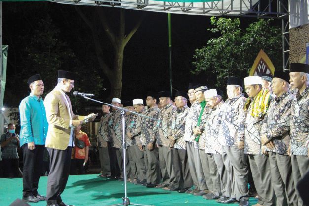 HARUS OBJEKTIF: Wali Kota Mataram meminta para dewan hakim memberikan penilaian objektif kepada peserta pada pembukaan STQ XXVII di RTH Abian Tubuh Baru, Kecamatan Sandubaya, Rabu malam (26/10) lalu.( DISKOMINFO FOR LOMBOK POST)