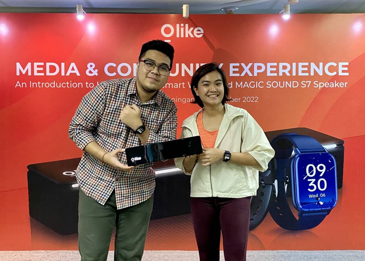 Anthoni Roderick selaku PR Manager Olike bersama Laura Tanujaya selaku Yoga Instructor