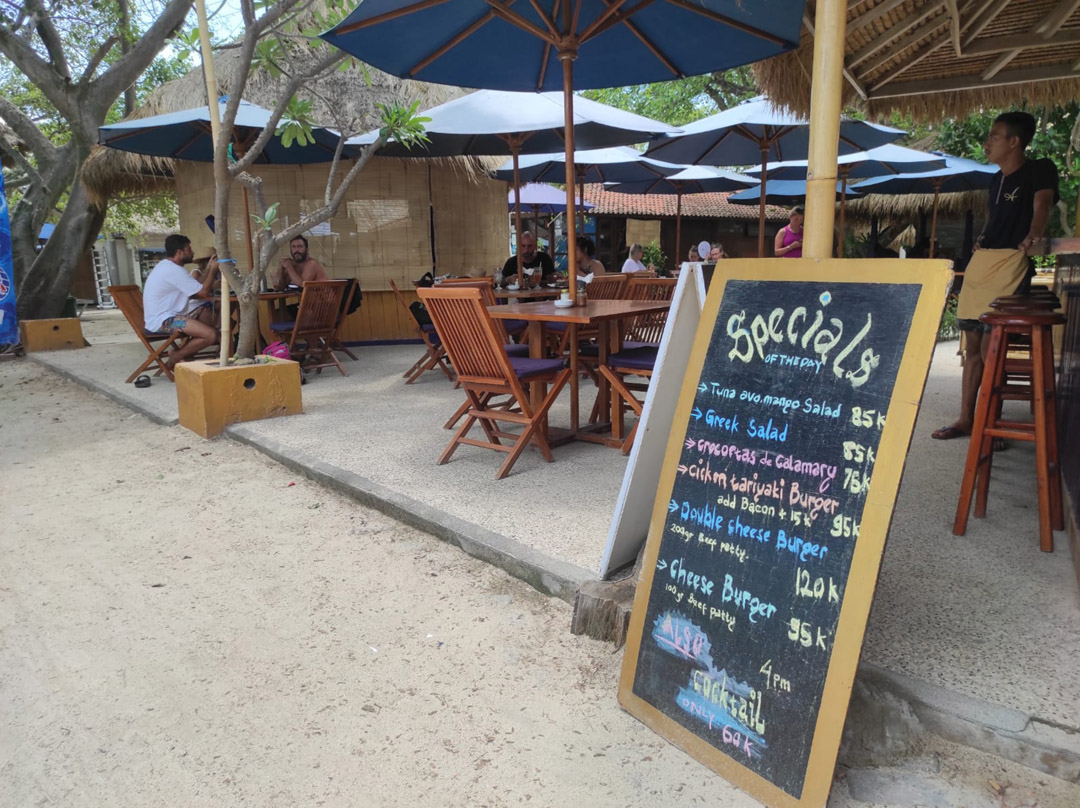 POTENSI PAD: Salah satu restoran yang beroperasi di Gili Air, turut menyumbang PAD melalui pajak restoran.(FERIAL/LOMBOK POST)