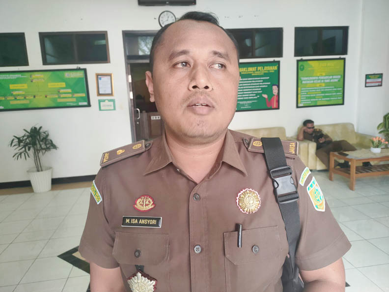 Kasi Pidsus Kejari Lotim M Isa Ansyori. (Dok/Lombok Post)