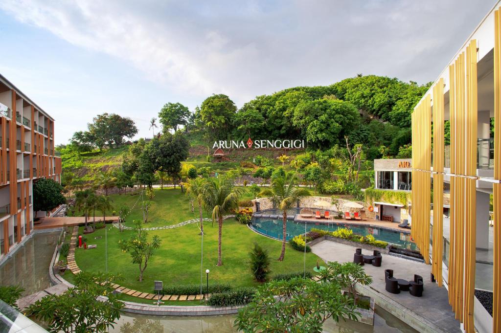 GELIAT WISATA: Hotel-hotel di Senggigi saat ini sudah menerima pesanan untuk liburan Nataru. Di Aruna Senggigi misalnya, reservasinya sudah mencapai 15 persen.(HABIBUL ADNAN/LOMBOK POST)