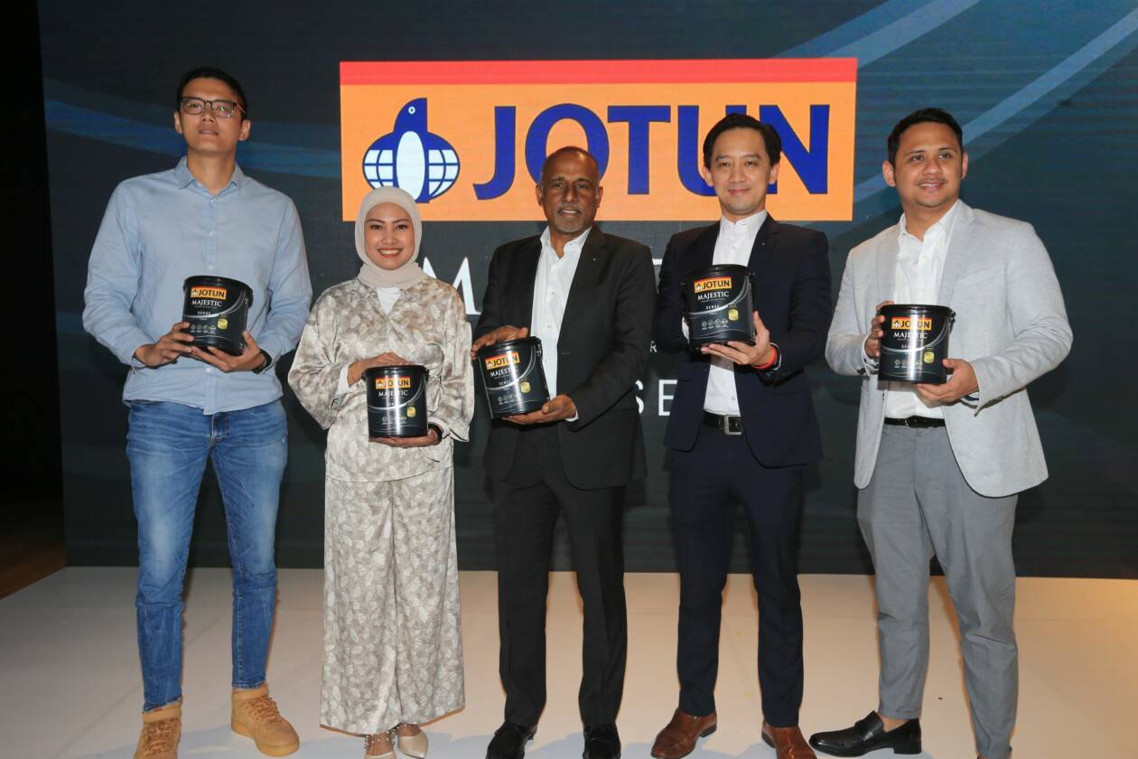 Jotun Indonesia memperkenalkan produk terbaru Majestic Sense dengan clean air technology yang mampu memurnikan udara dari gas formaldehyde. Di kesempatan yang sama, Jotun juga memperkenalkan Global Colour Card 2023 bertemakan “Stories” melalui 3 koleksi p