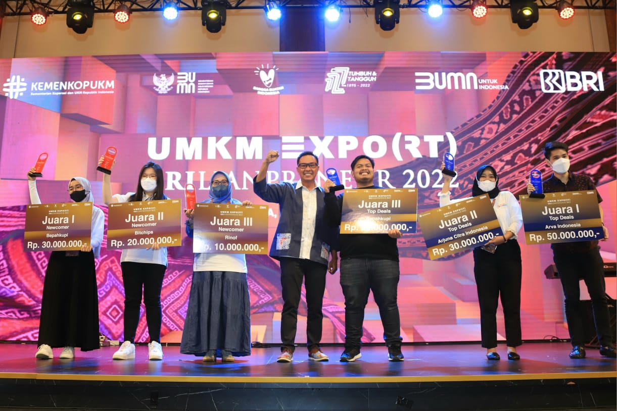PT Bank Rakyat Indonesia (Persero) Tbk sukses menggelar event UMKM EXPO(RT) BRILIANPRENEUR yang ditandai dengan prosesi penutupan pada Sabtu (17/12) di Jakarta Convention Center (JCC), Jakarta. Expo tahunan tersebut berhasil diramaikan oleh 141 ribu visit
