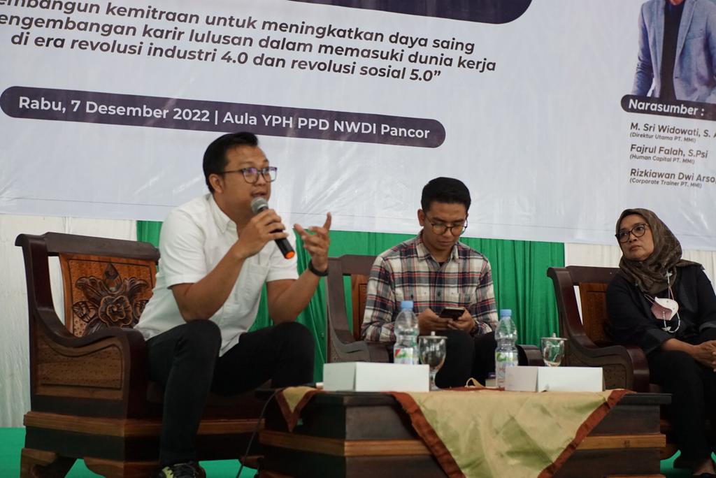 Universitas Hamzanwadi kerja sama PT Micro Madani Institute (MMI) menggelar seminar karier sekaligus penendatanganan memorandum of understanding (MoU), Rabu (07/12/2022).