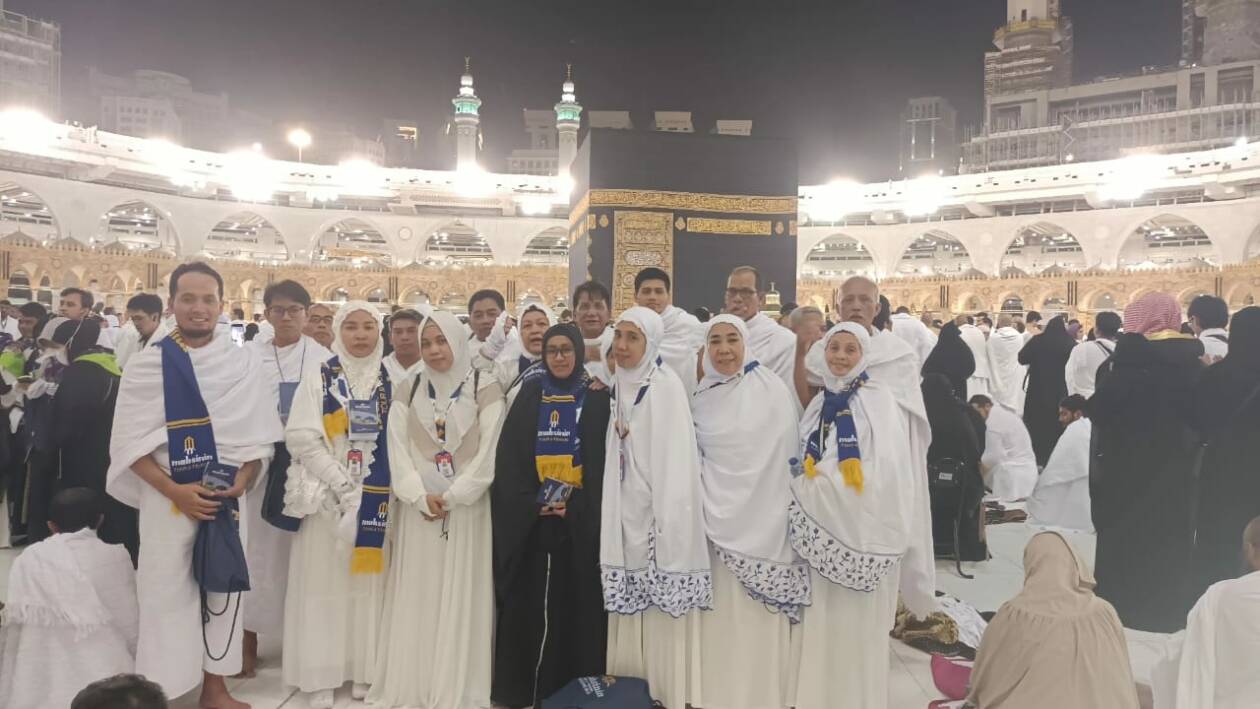 IBADAH UMRAH: Beberapa jamaah umrah yang dibawa Muhsinin Tour And Travel yang baru tiba di Mekah, beberapa waktu lalu.(MUHSININ FOR LOMBOK POST)