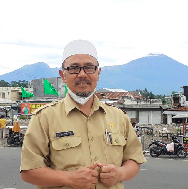 Kepala Dinsos Lotim H Suroto (Fatih/Lombok Post)