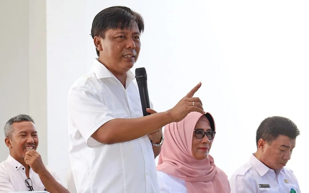 TURUN PANTAU: Sekda KSB Amar Nurmansyah saat meresmikan gedung IGD Puskesmas Taliwang, kemarin.(IST/LOMBOK POST)
