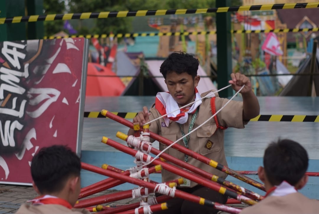 MEMBANGUN GENERASI MUDA: Para santri yang ikut ambil bagian dalam Lomba Gagak Pramuka Tingkat Jawa yang digelar Pesantren Darul Muttaqien. (Foto: Dokumen Pesantren Darul Muttaqien)