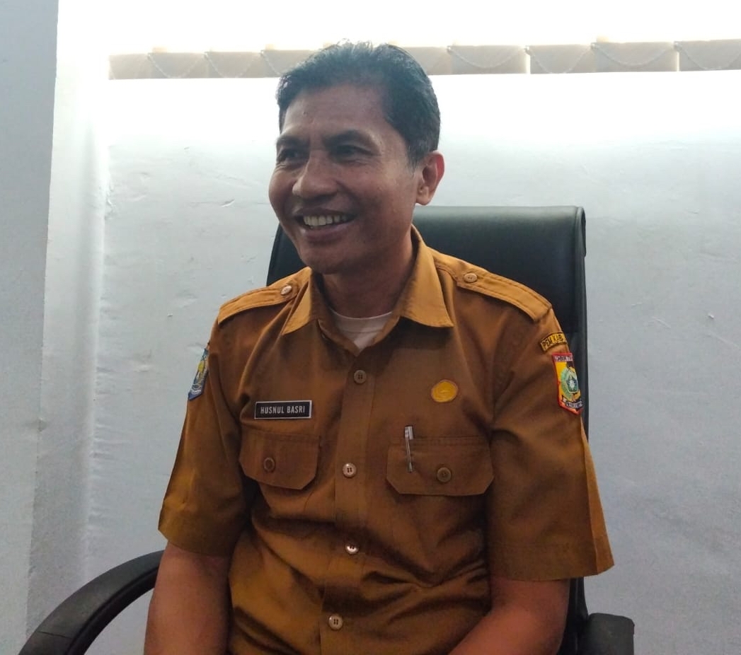 Kepala DPMPTSP Lotim Husnul Basri (Fatih/Lombok Post)
