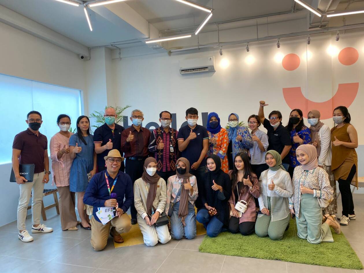 HADIR LEBIH FRESH: Suasana relaunching English First Lombok di Mataram, kemarin (2/2).