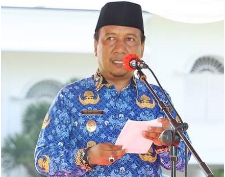 APEL PAGI: Wabup KSB Fud Syaifuddin memimpin apel syukuran, kemarin (20/2). (PEMKAB KSB FOR LOMBOK POST)