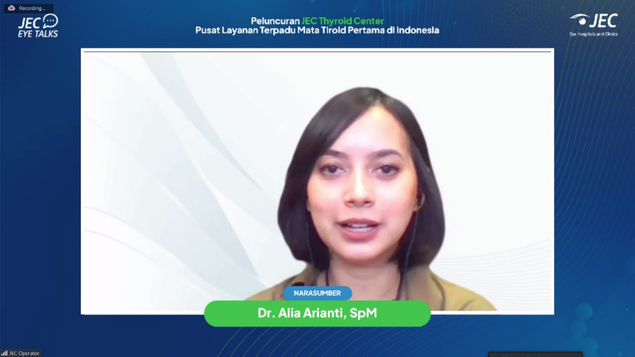 Dr. Alia Arianti, SpM, selaku Dokter Spesialis Mata Neuro-Oftalmologi JEC dan Ketua Layanan JEC Thyroid Eye Center pada sesi media Peluncuran JEC Thyroid Eye Center, di Jakarta (02/07). Eye care leader di Indonesia, JEC Eye Hospital & Clinics, meluncurkan