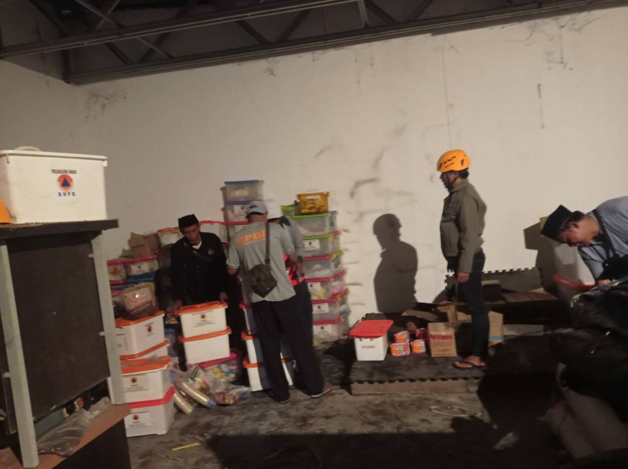 DIRINGKUS: Terduga maling motor milik WNA asal Spany dibekuk Tim Resmob Polres Loteng, Sabtu (25/3/2023). (Humas Poles Loteng for Lombok Post)