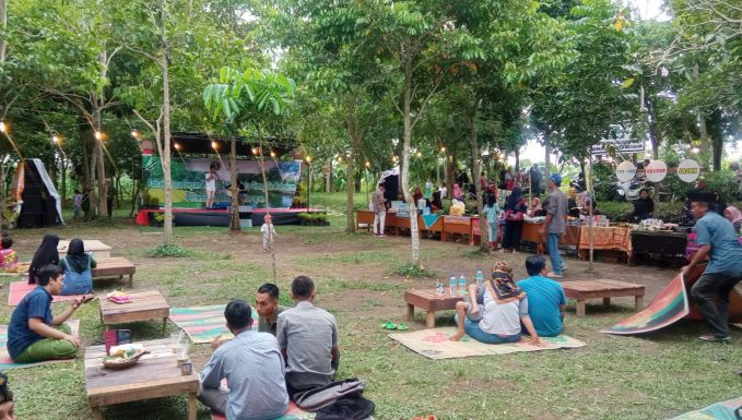 DESTINASI WISATA KELUARGA: Wisata Camping Ground di kawasan Hutan Kota Giong Siu menjadi masuk nominasi 500 besar Anugerah Desa Wisata Indonesia (ADWI) 2023. (TONI/LOMBOK POST)