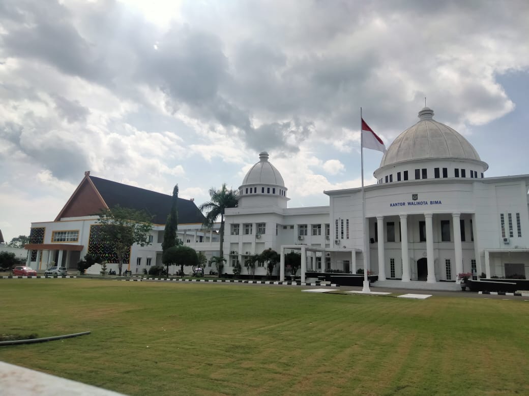 KANTOR WALI KOTA BIMA: Penyidik KPK informasinya turun memeriksa sejumlah pejabat Pemkot Bima, pekan ini.(DOK/LOMBOK POST)