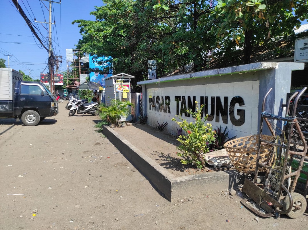DIREVITALISASI: Pasar Tanjung, salah satu pasar yang diusulkan Pemda KLU untuk direvitalisasi ke pusat.(FERIAL/LOMBOK POST)