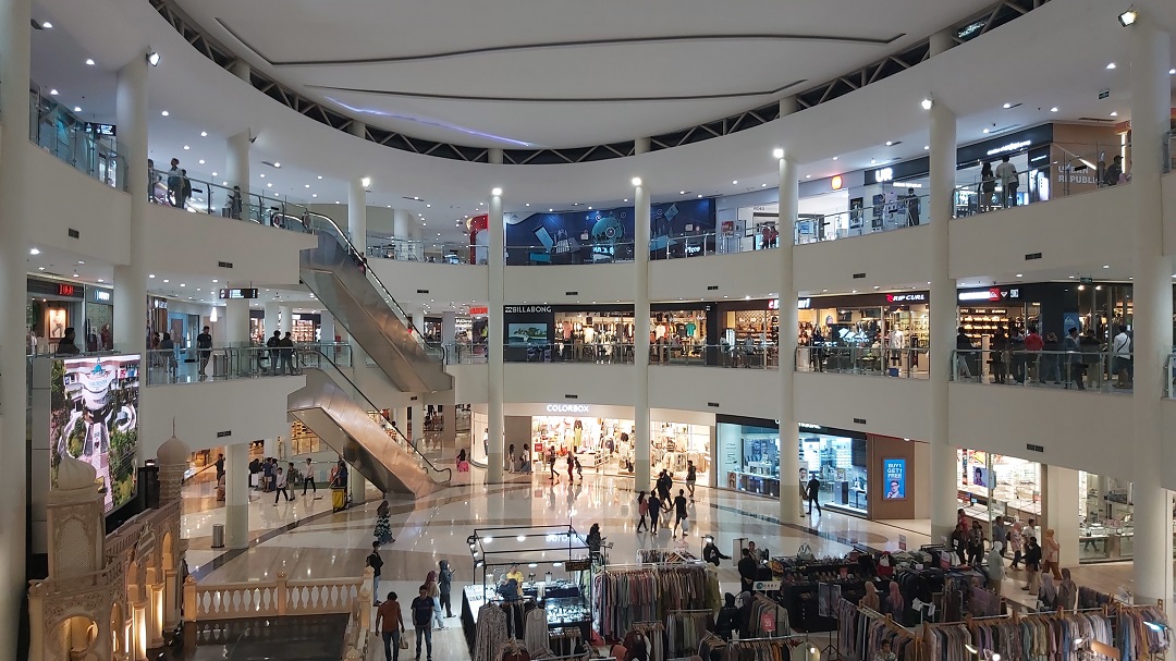 TEMPAT REPRESENTATIF: Di Atrium LEM inilah akan disiapkan lapangan bulu tangkis dengan alas lapangan internasional guna mendukung event Epic Badminton Cup bulan depan. (NURUL/LOMBOK POST)