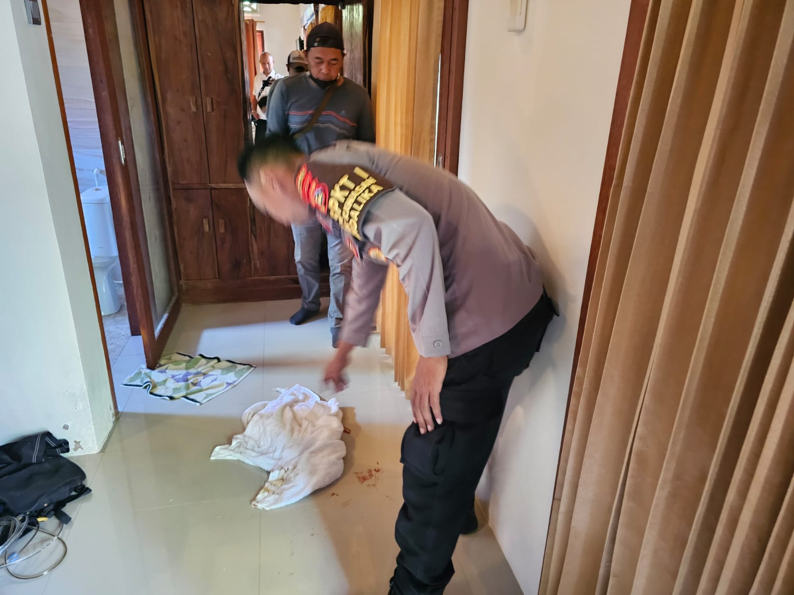 MENINGGAL DUNIA: Polres Loteng ilah tempat kejadian perkara atas meninggalnya perempuan, WNA asal Australia pada Minggu (28/5/2023) lalu. (Polres Loteng for Lombok Post)