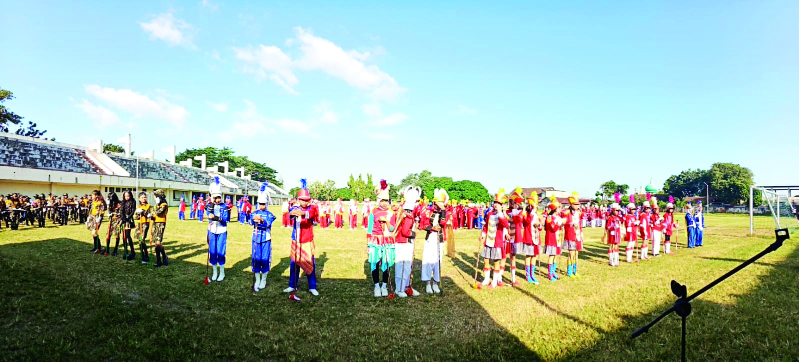 Para peserta lomba drumband pada festival gempita suara anak bangsa di Lapangan Malomba.