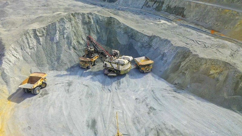 TAMBANG: Salah satu aktivitas tambang di wilayah KSB. (PT AMNT For Lombok Post)