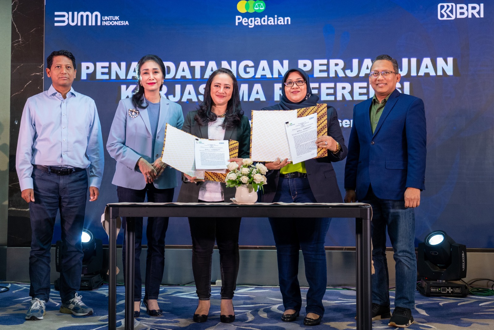 PT Bank Rakyat Indonesia (Persero) Tbk atau BRI melakukan sinergi dan kerja sama dengan PT Pegadaian menghadirkan referensi produk dan layanan bagi nasabah BRI Prioritas dan BRI Private.