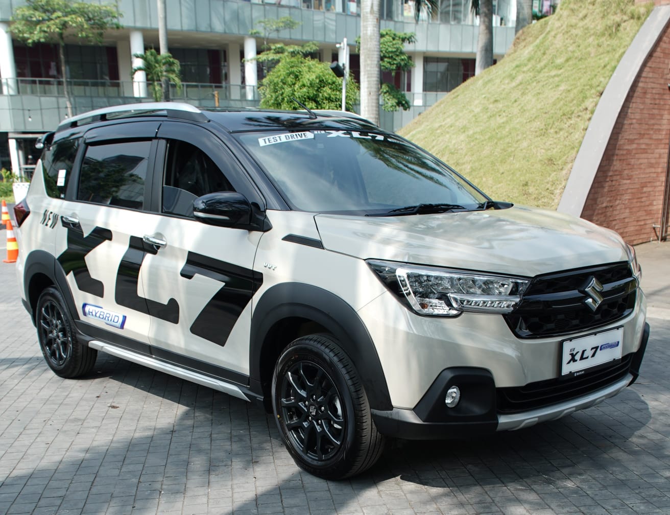 Suzuki New XL7 Hybrid