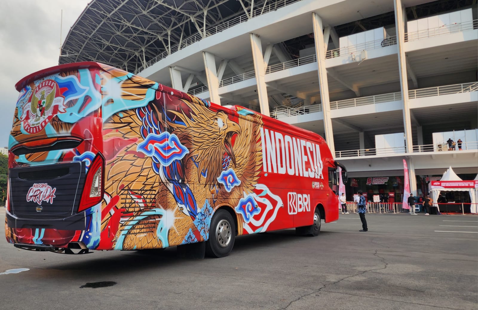 Melihat urgensi dan visi menciptakan Timnas yang berprestasi serta diperhitungkan di kancah dunia, PT Bank Rakyat Indonesia (Persero) Tbk atau BRI memberi dukungan untuk memperlancar mobilisasi Skuad Garuda dalam beraktifitas. Salah satunya berupa pemberi