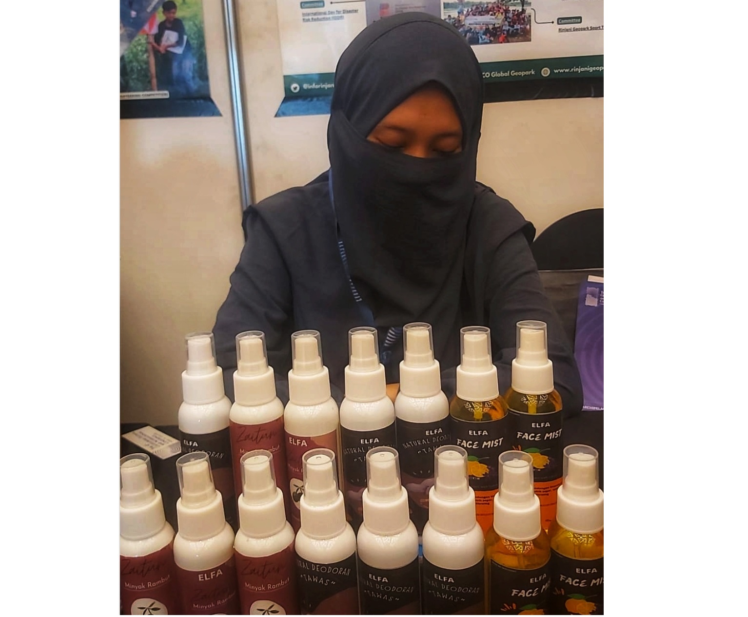 BAHAN ALAM: Inilah produk yang ditawarkan Elfa Store menggunakan bahan alami untuk perawatan.(NURUL/LOMBOK POST)
