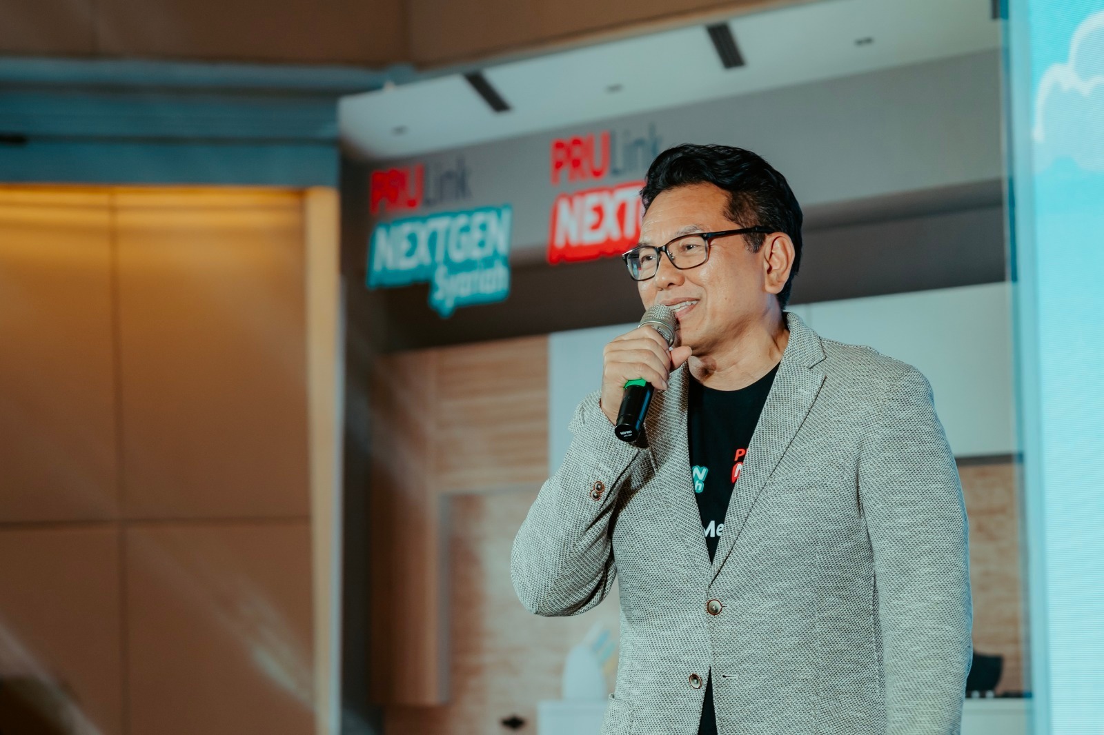 Presiden Direktur Prudential Syariah Omar S. Anwar