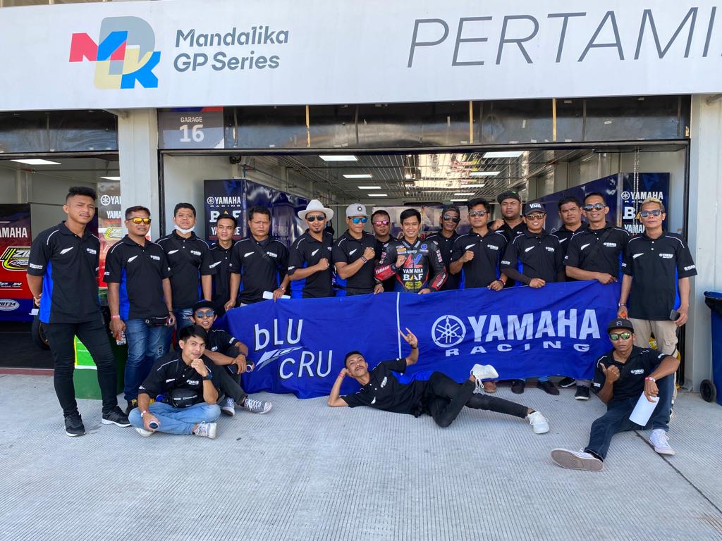 RAMAIKAN MRS 2023: Yamaha STSJ mengajak konsumen Yamaha merasakan euphoria nonton secara langsung ajang balap Mandalika Racing Series 2023, di Sirkuit Internasional Pertamina Mandalika, Minggu (16/7/2023). (Dewi/Lombok Post)